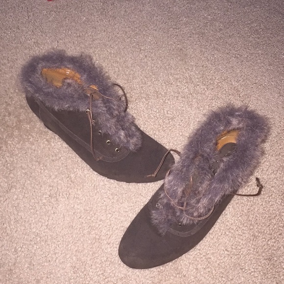 Chocolate brown faux fur trim booties size 8 - Picture 1 of 5